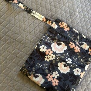Sarah Wells Pumparoo Wet Dry Bag with Staging Mat floral